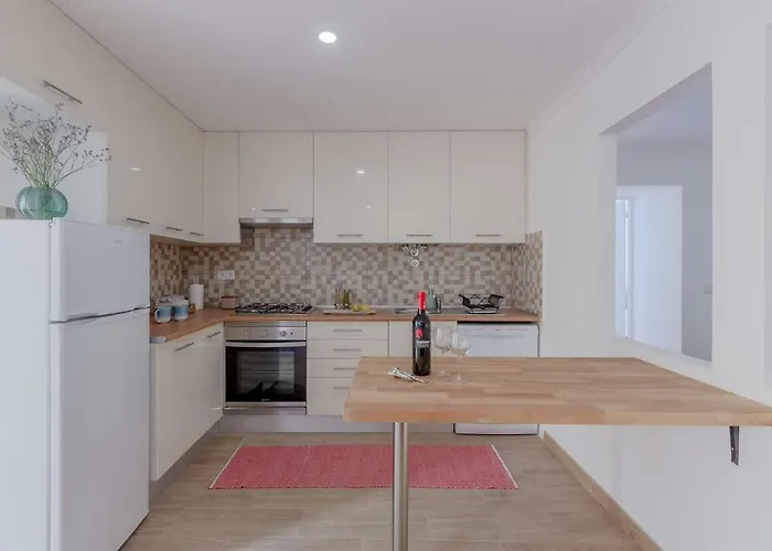 Bright & Spacious With Orange Tree Patio, By Timecooler Apartment *
