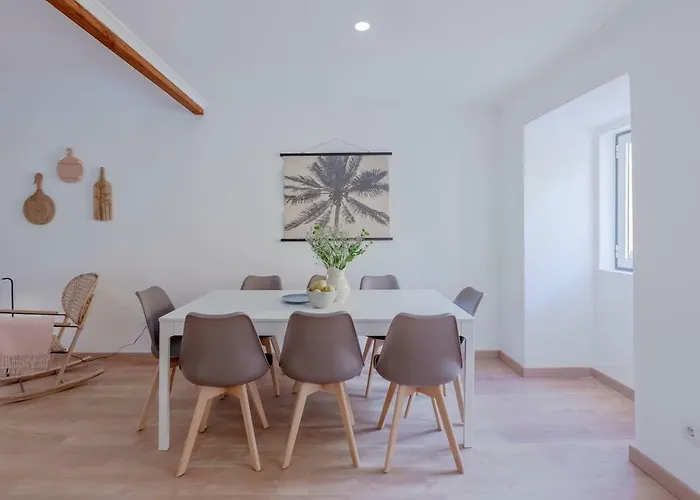 Bright & Spacious With Orange Tree Patio, By Timecooler *