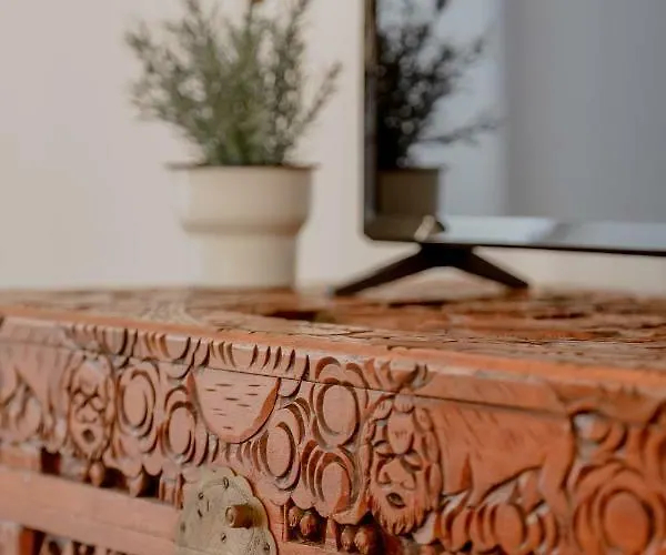 Bright & Spacious With Orange Tree Patio, By Timecooler *