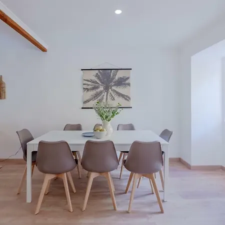 Bright & Spacious With Orange Tree Patio, By Timecooler *