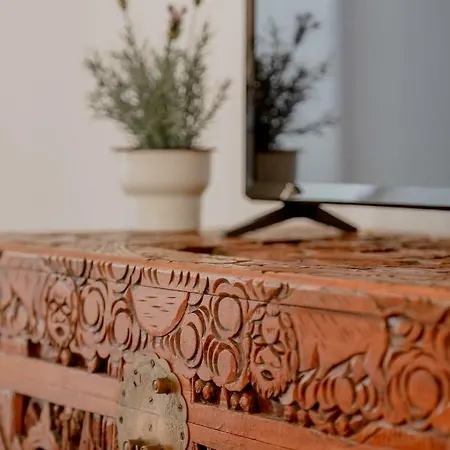 Bright & Spacious With Orange Tree Patio, By Timecooler *