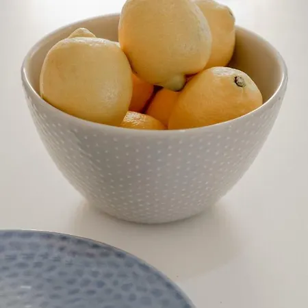 Bright & Spacious With Orange Tree Patio, By Timecooler Apartment